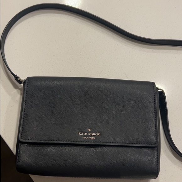 kate spade Handbags - EUC Kate Spade Crossbody